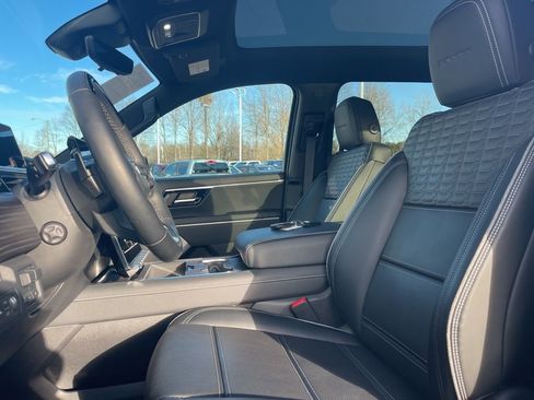 Used 2024 GMC Sierra EV Denali image 11