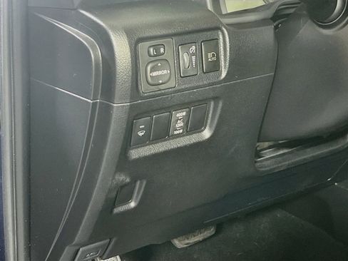 Used 2020 Toyota 4Runner SR5 AWD/4WD image 10