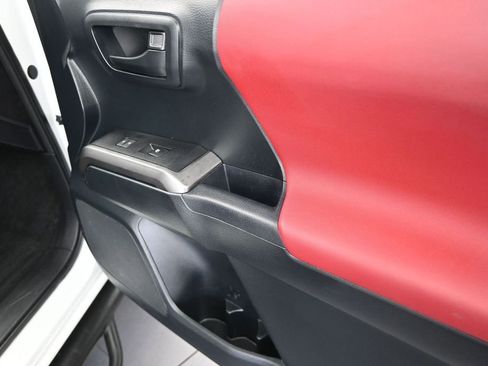 Used 2016 Toyota Tacoma SR5 w/ Towing Package image 23