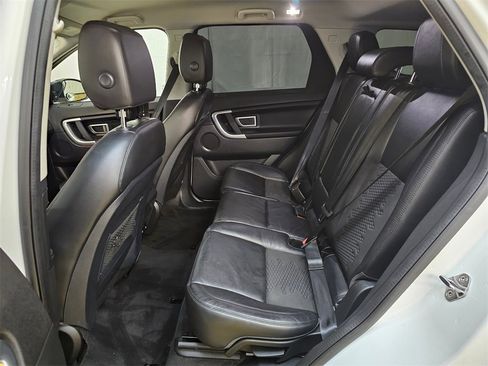 Used 2019 Land Rover Discovery Sport SE image 16