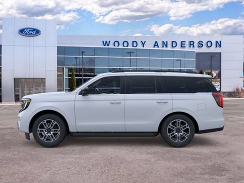 New 2026 Ford Expedition Active RWD image 3