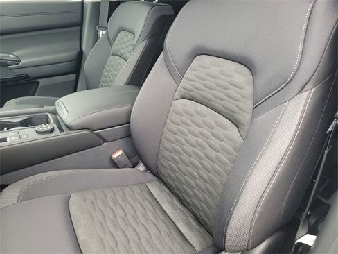 New 2025 Nissan Pathfinder S image 8