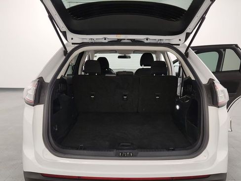Used 2017 Ford Edge SE image 21