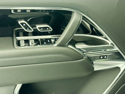 New 2026 Land Rover Range Rover SE image 17