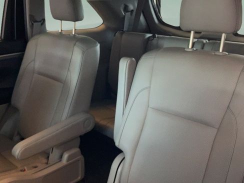 Used 2019 Toyota Highlander Limited FWD image 39