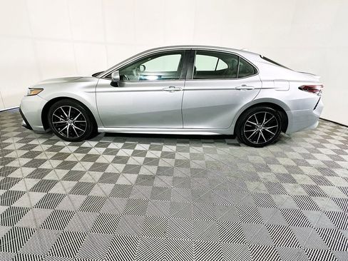 Used 2023 Toyota Camry SE FWD image 7
