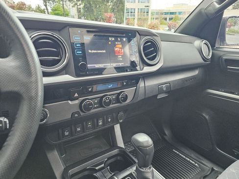 Used 2017 Toyota Tacoma TRD Sport RWD image 27
