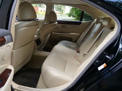 Used 2016 Lexus LS 460 w/ Comfort Package RWD image 33