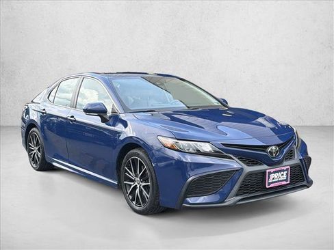 Used 2023 Toyota Camry SE FWD image 3
