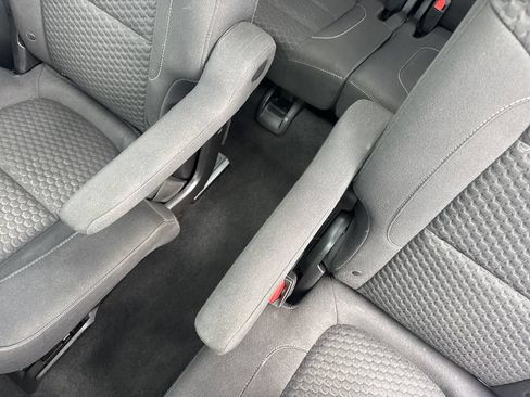 Used 2018 GMC Acadia SLE FWD image 23