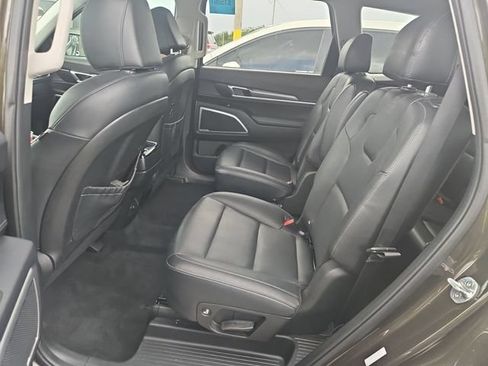 Used 2022 Kia Telluride S FWD image 4