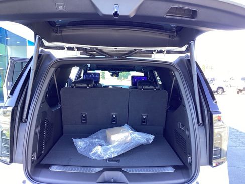New 2026 Chevrolet Suburban High Country AWD/4WD image 23