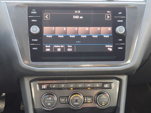 Used 2018 Volkswagen Tiguan SE FWD image 18