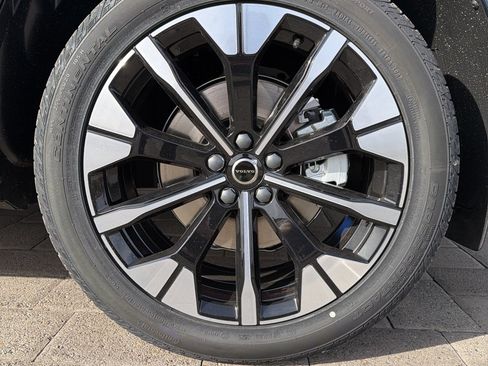 New 2026 Volvo XC60 B5 Plus w/ Protection Package Premier AWD/4WD image 8