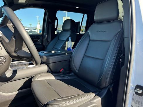 Used 2023 GMC Yukon XL Denali image 5