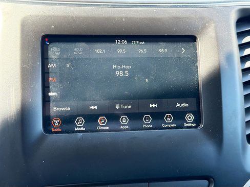 Used 2020 Jeep Cherokee Latitude Plus image 30