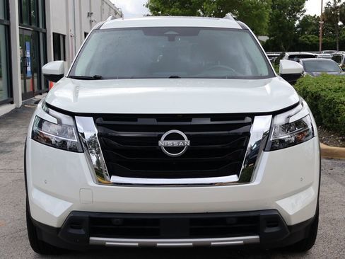 Used 2024 Nissan Pathfinder Platinum w/ Cargo Package AWD/4WD image 14
