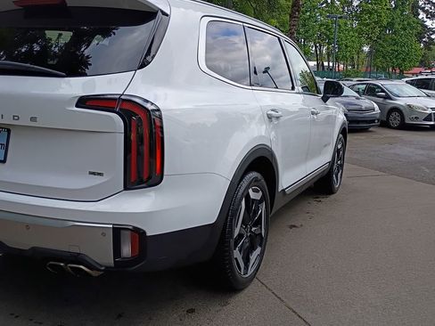 Used 2024 Kia Telluride EX AWD/4WD image 4