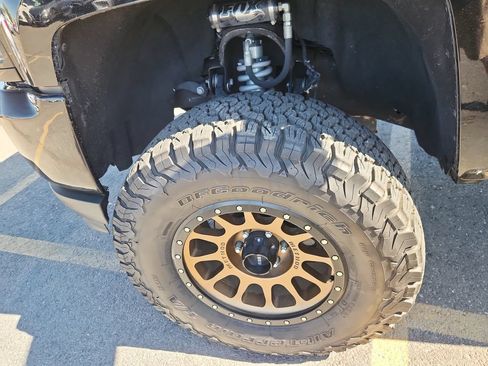 Used 2017 Chevrolet Silverado 1500 LTZ Z71 w/ LTZ Plus Package AWD/4WD image 18