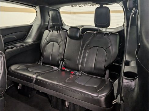 Used 2025 Chrysler Pacifica Select FWD image 17