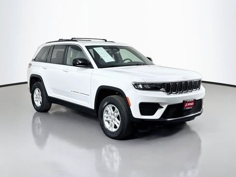 Used 2024 Jeep Grand Cherokee Laredo AWD/4WD image 7