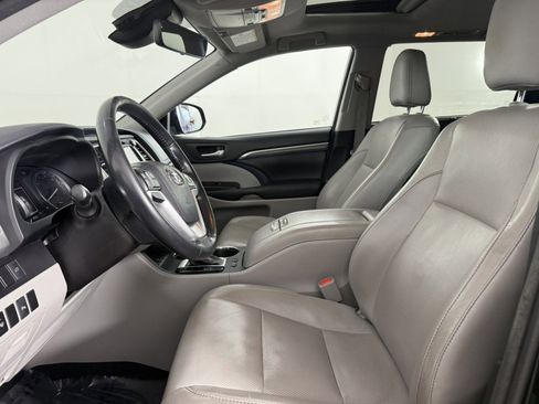 Used 2018 Toyota Highlander Limited image 18