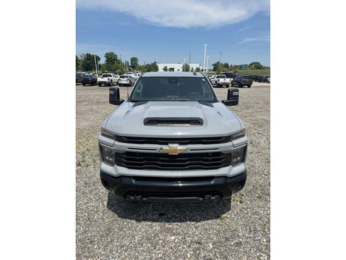 Used 2024 Chevrolet Silverado 2500 Custom w/ Custom Convenience Package AWD/4WD image 11