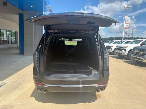 New 2026 Chevrolet Suburban Premier AWD/4WD image 5
