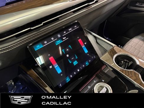 Certified 2025 Cadillac Escalade Sport Platinum w/ LPO, ONYX Package image 21