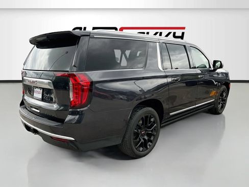 Used 2023 GMC Yukon XL Denali w/ Advanced Technology Package AWD/4WD image 7