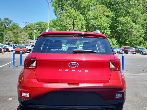 Used 2025 Hyundai Venue SEL FWD image 4