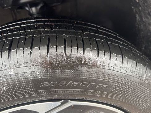 Certified 2023 Kia Niro EX image 42