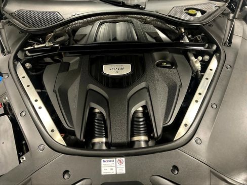 Used 2018 Porsche Panamera 4S image 32