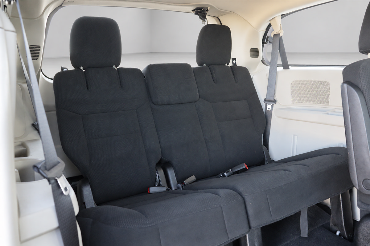 Used 2015 Dodge Grand Caravan SE w/ Quick Order Package 29E SE FWD image 15
