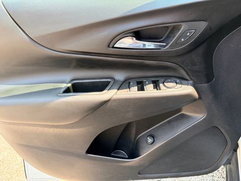 Used 2020 Chevrolet Equinox LT FWD image 11