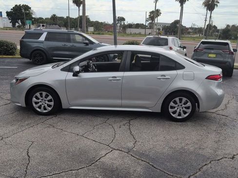 Used 2022 Toyota Corolla LE FWD image 8