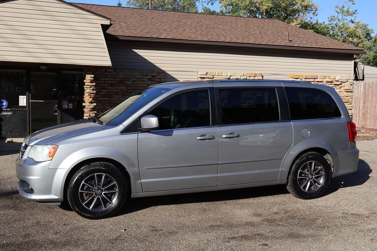 Used 2017 Dodge Grand Caravan SXT FWD image 4