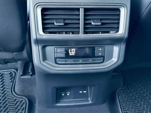 Used 2024 Volkswagen Atlas Peak Edition SEL image 19