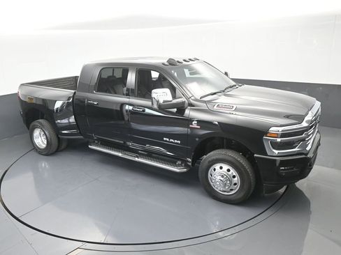 Used 2025 RAM 3500 Laramie image 63