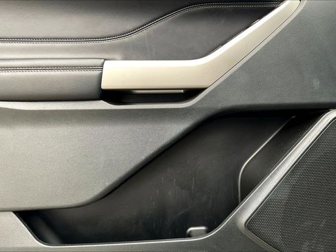 Used 2023 Ford Explorer Limited image 15