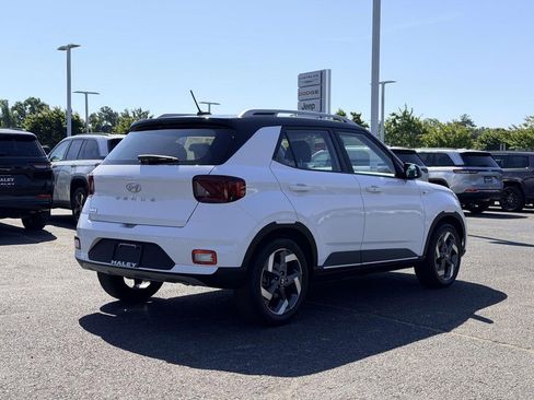 Used 2025 Hyundai Venue Limited FWD image 2