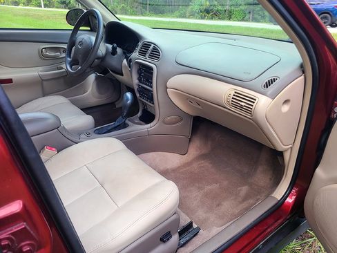 Used 2001 Oldsmobile Intrigue GL w/ Premium Leather Pkg image 13