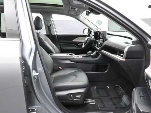Used 2025 Toyota Grand Highlander AWD image 45
