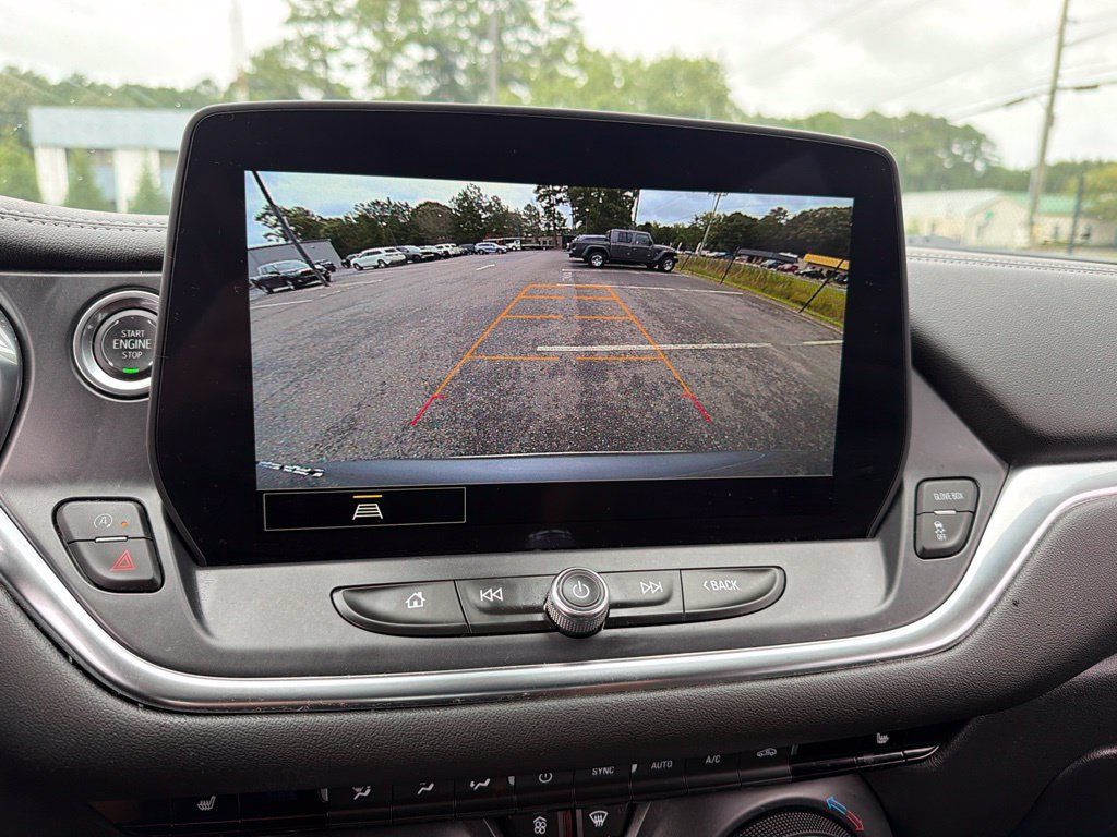 Used 2025 Chevrolet Blazer LT FWD image 11