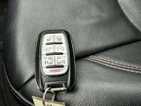 Used 2018 Chrysler Pacifica Touring-L Plus image 25