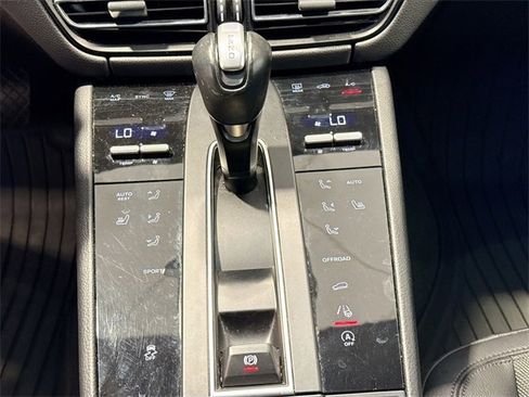 Used 2023 Porsche Macan image 15