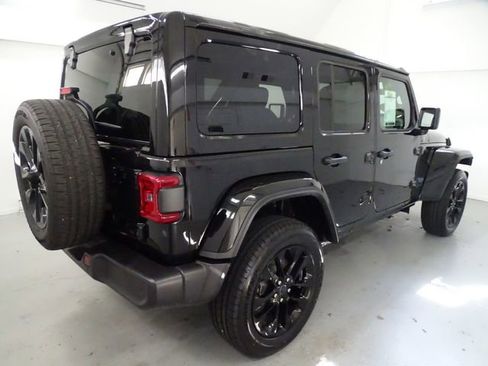 Certified 2025 Jeep Wrangler Unlimited Sahara w/ Safety Group AWD/4WD image 21