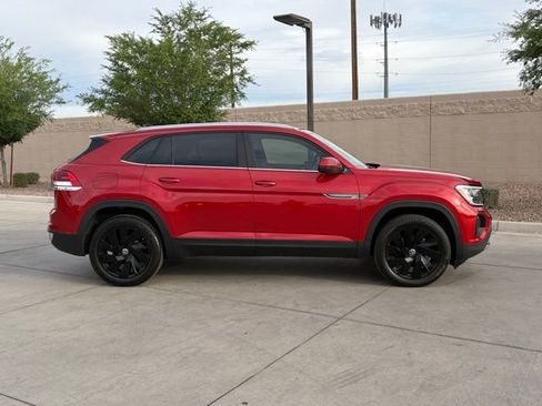 Used 2024 Volkswagen Atlas Cross Sport SE image 3