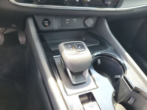 Used 2024 Nissan Rogue S FWD image 33