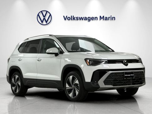 New 2026 Volkswagen Taos SE AWD/4WD image 7